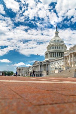 Washington DC 'deki Capitol Hill mimarisinin düşük açılı görüntüsü
