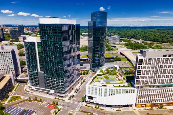 Tysons Corner 'daki modern binalar, Fairfax County, Virginia, ABD. Bir İHA görüntüsü.