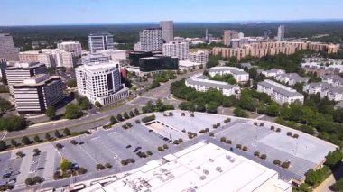 Tysons, Virginia, ABD 'deki modern yüksek binaların panoramik manzarası.