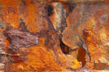 Demirin paslı arka planı. Koyu ve kırmızı tonlu sanayi dokusu.