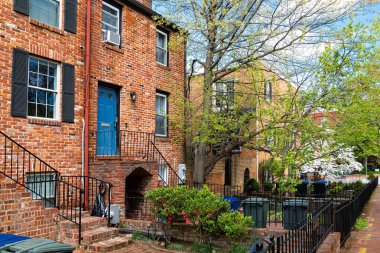 Bahar ışığında Capitol Hill 'deki evler. Tarihsel mimari w