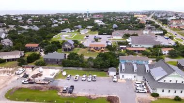 Avon, Kuzey Carolina 'nın havadan görünüşü, kasabanın evlerini ve mimarisini gösteriyor..