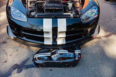 Dodge Viper spor arabası. Dodge Viper spor arabası ve model pistte..