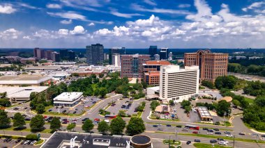 Şirket Kuleleri ve Ulaşım Hu