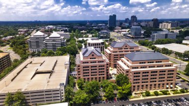 Şirket Kuleleri ve Ulaşım Hu