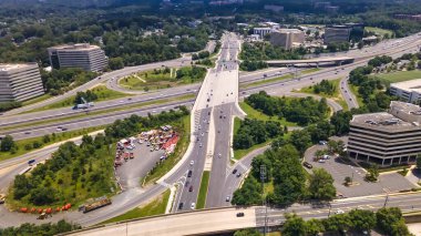 Virginia 'da Drone shot' ı. Modern mühendislik ve şehir gelişimi.