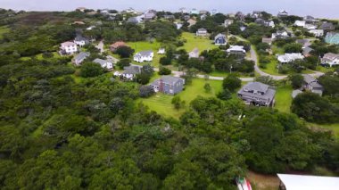 Avon, Kuzey Carolina 'nın havadan görünüşü, kasabanın evlerini ve mimarisini gösteriyor..