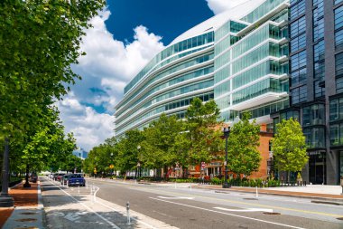 Glass Office Buildings ile Washington DC Urban Street View