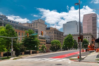 Baltimore şehir merkezi. Maryland finans bölgesinde şehir mimarisi ve şehir altyapısı yakalandı