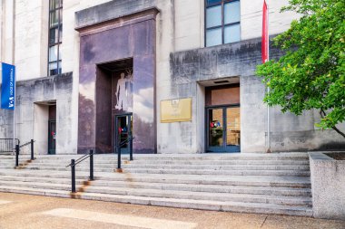 Değişen medya politikaları ve siyasi söylemlerin dönüm noktası sırasında yakalandı.