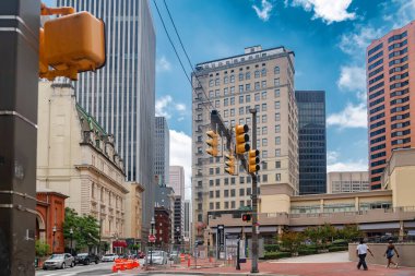 Baltimore şehir merkezi. Maryland finans bölgesinde şehir mimarisi ve şehir altyapısı yakalandı
