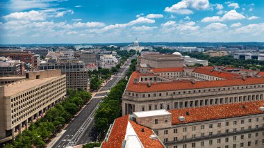 Tarihi hükümet bölgesinin havadan görünüşü. Pennsylvania Bulvarı boyunca Kongre Binası.