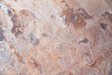 Grunge kaya deseni, paslı turuncu ve bej renkli katmanlı kumtaşını gösteriyor.