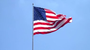 Özgürlüğün sembolü: Birleşik Devletler Bayrağı Rüzgarda Çırpınıyor