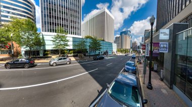 Rosslyn Virginia 'daki Gökdelenler ve Şehir Hayatı