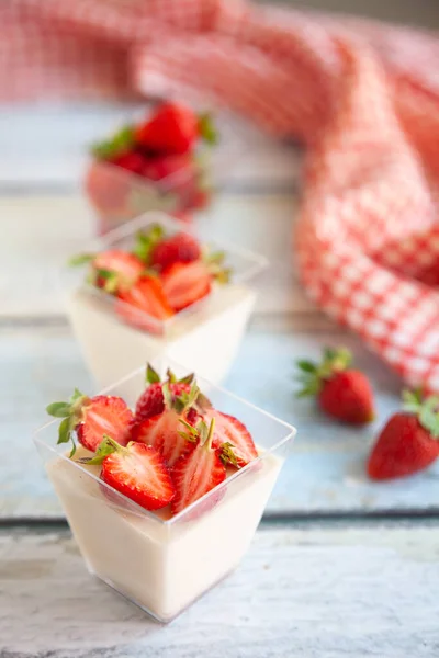 Vanilla Panna Cotta Strawberry Sauce Strawberry Berries Glass Cups Light — Stock Photo, Image