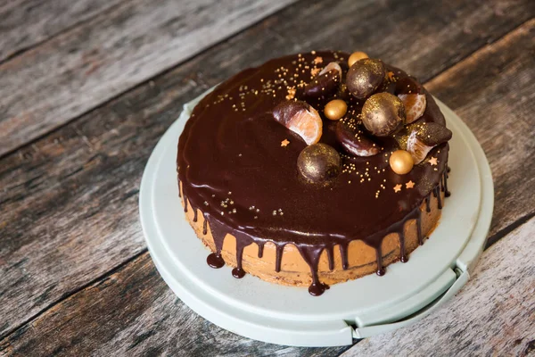 Gâteau Nouvel Décoré Avec Glaçure Miroir Boules Chocolat Bonbons