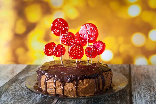 Torta Capodanno Con Caramello Rosso Lecca Lecca Sulla Parte Superiore — Foto Stock