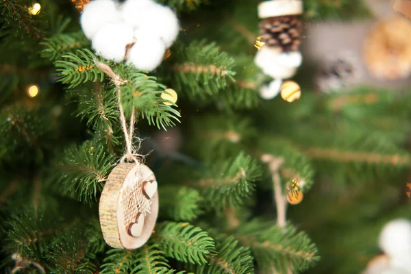 Holzspielzeug Aus Nächster Nähe Geschmückten Weihnachtsbaum — Stockfoto