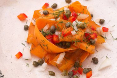 Sebzeli havuç salatası