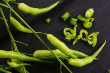 Turp kabukları Moongre, Sengri, Mogri ya da Sogri olarak bilinir.