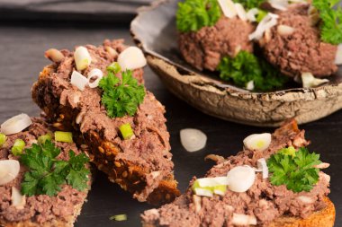 sandviç kahvaltıda ev yapımı tavuk karaciğer pate
