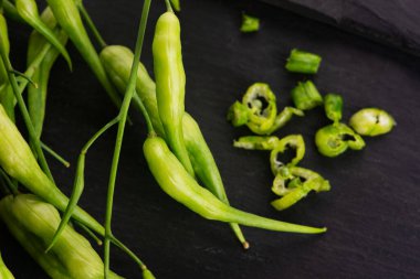 Turp kabukları Moongre, Sengri, Mogri ya da Sogri olarak bilinir.