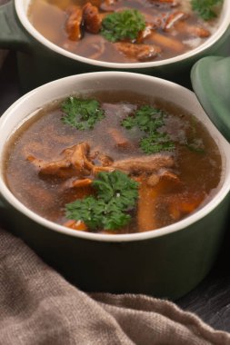 Mantarlı çorba. Yaklaş.