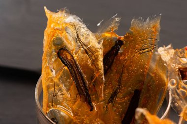 Cam kimchi aromalı patates cipsi. 