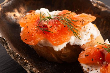 taze sandviç somon gravlax