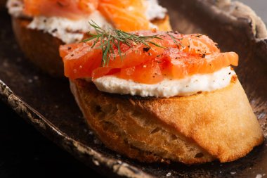 taze sandviç somon gravlax