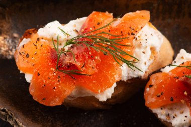 taze sandviç somon gravlax