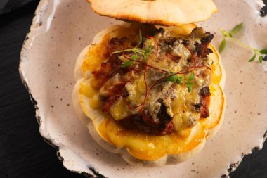 Doldurulmuş balkabağı için lezzetli sonbahar tarifi