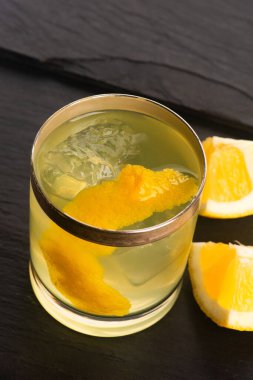 Buzlu ve Limonlu Ayyaş İngiliz Süt Pançı