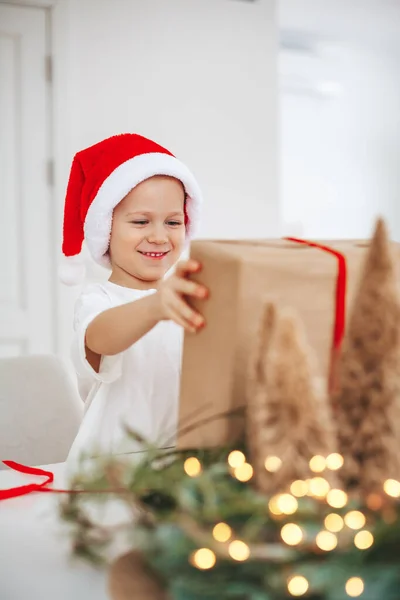 Smiling Little Boy Red Santa Claus Hat Looking Big Gift — Stock Photo, Image