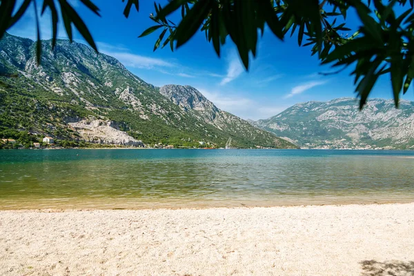Pequena Praia Aconchegante Aldeia Morinj Baía Kotor Montenegro — Fotografia de Stock