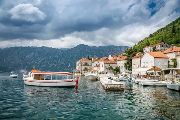 Pequeño Puerto Con Barcos Histórica Ciudad Perast Bahía Kotor Montenegro — Foto de Stock