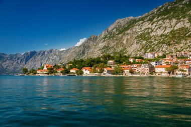 Karadağ 'ın Kotor Körfezi kıyı şeridi kıyı şeridi
