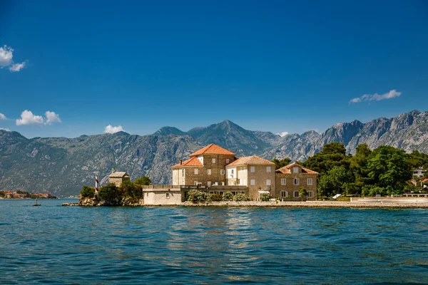Malerisches Ufer Der Bucht Von Kotor Montenegro Mit Alten Steinhäusern — Stockfoto