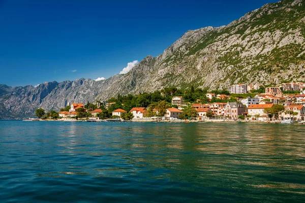 Küstenlinie Der Bucht Von Kotor Montenegro Vom Meer — Stockfoto