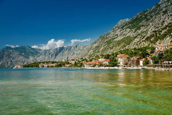 Schöner Blick Auf Die Sonnenbeschienene Bucht Von Kotor Montenegro Einem — Stockfoto