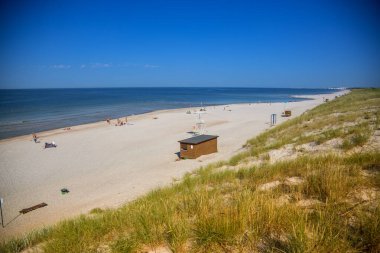 Baltık Denizi 'ndeki geniş kumlu sahil, Curonian Spit, Litvanya