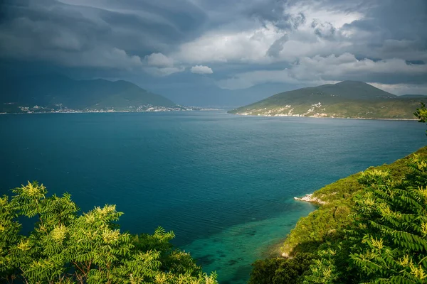 黑山Herceg Novi附近从高空俯瞰科托尔湾的风景画 — 图库照片