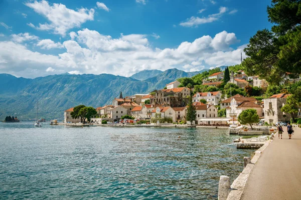 Hermoso Terraplén Pueblo Histórico Perast Orillas Bahía Boka Kotor Montenegro — Foto de Stock