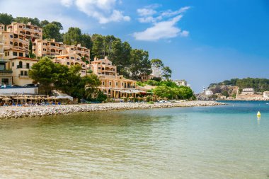 İspanya 'nın Mallorca kentindeki Port de Soller sahilinde sakin bir sahil bölgesi.