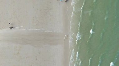 Tayland kıyı şeridinin minimalist hava manzarası. Yüksek kalite 4k görüntü