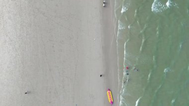 Yumuşak sörfün İHA videosu. Yüksek kalite 4k görüntü