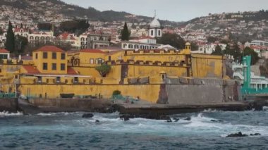 Fortaleza de Sao Tiago kalesinin görüntüsü. Funchal, Madeira, Portekiz. UHD, 4K 2