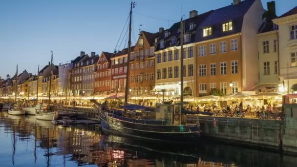 Copenaghen Danimarca Panning Ripresa Serale Nyhavn Canale Nuovo Porto Con — Video Stock
