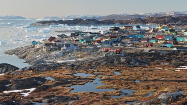 Pueblo Con Casas Coloridas Ilulissat Groenlandia Vista Panorámica Del Asentamiento — Vídeos de Stock